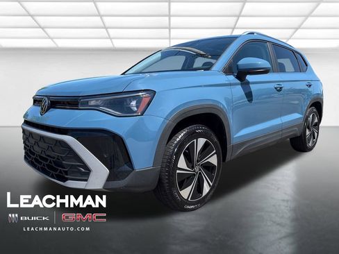 Used 2025 Volkswagen Taos SE image 8