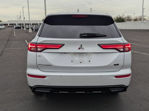 Used 2023 Mitsubishi Outlander SE Black Edition image 5