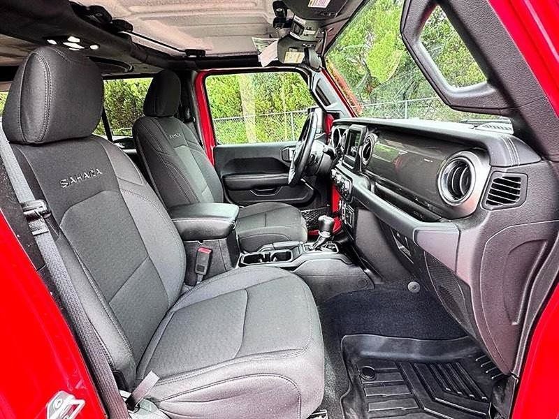 Used 2019 Jeep Wrangler Unlimited Sahara AWD/4WD image 19