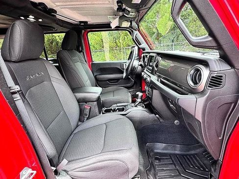 Used 2019 Jeep Wrangler Unlimited Sahara AWD/4WD image 19