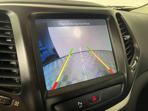 Used 2018 Jeep Cherokee Trailhawk w/ Cold Weather Group AWD/4WD image 9