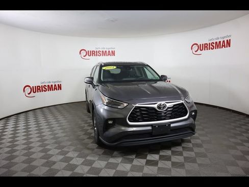 Used 2024 Toyota Highlander XLE AWD/4WD image 37