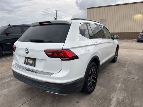 Used 2021 Volkswagen Tiguan SE FWD image 3