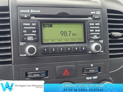 Used 2012 Kia Sedona LX w/ PWR Pkg FWD image 17