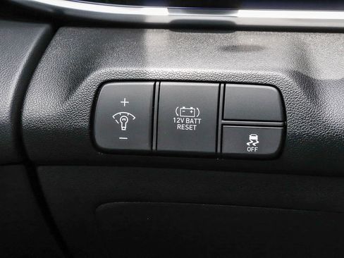 Used 2025 Hyundai Elantra Limited FWD image 31