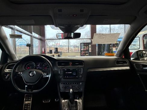 Used 2017 Volkswagen Golf Alltrack SE image 28