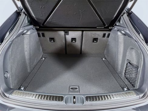 New 2026 Porsche Macan Turbo image 28