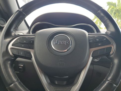 Used 2021 Jeep Grand Cherokee Laredo X AWD/4WD image 23