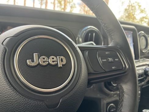 Used 2023 Jeep Gladiator Sport image 30