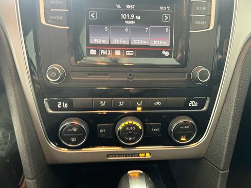 Used 2016 Volkswagen Passat 1.8T image 16