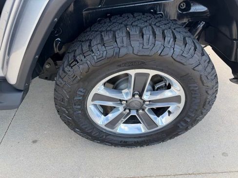 Used 2018 Jeep Wrangler Unlimited Sahara w/ Cold Weather Group AWD/4WD image 31