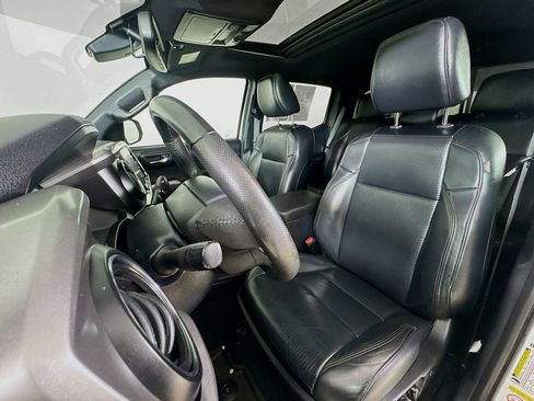 Used 2020 Toyota Tacoma Limited AWD/4WD image 2