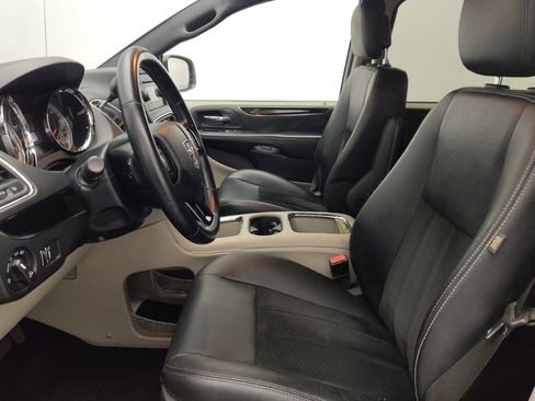 Used 2017 Dodge Grand Caravan SXT FWD image 17
