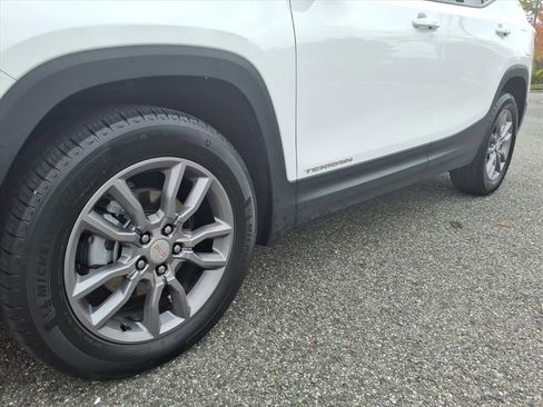 Used 2024 GMC Terrain SLT image 9