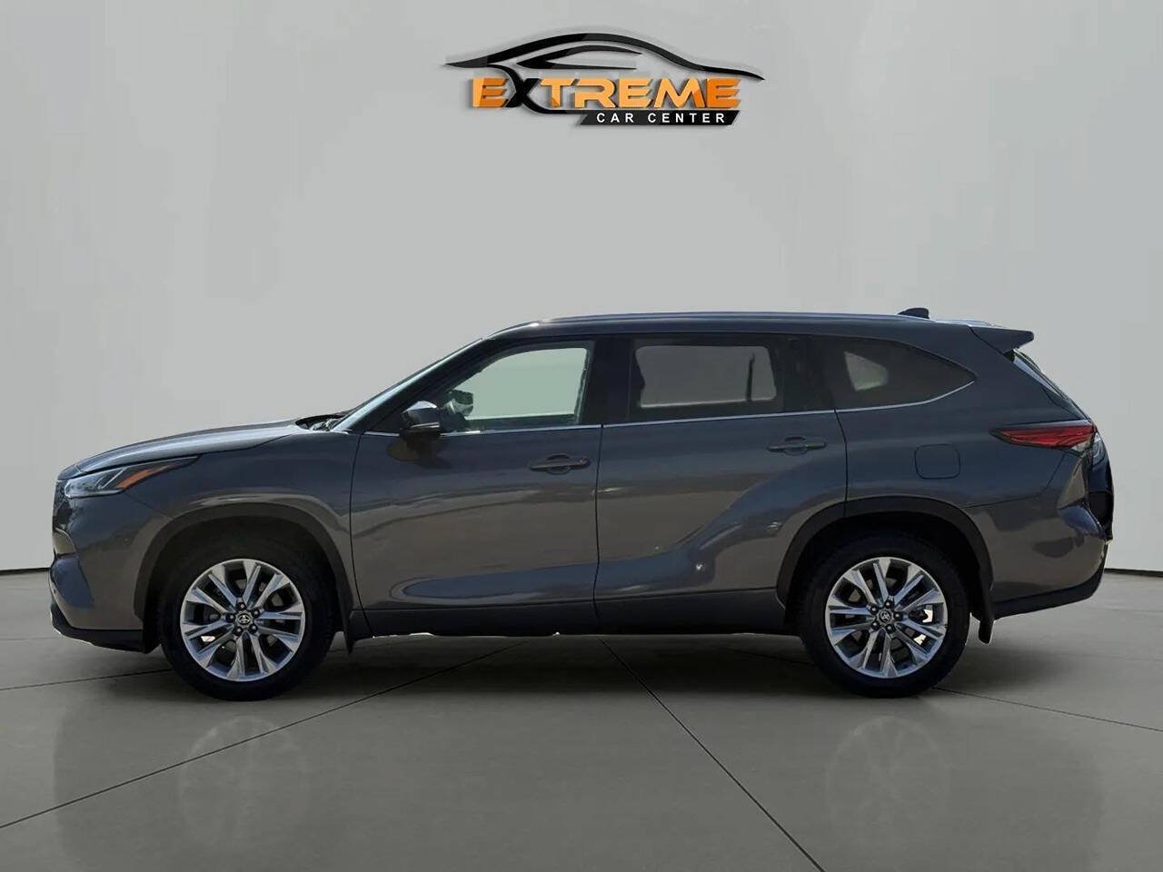 Used 2023 Toyota Highlander Limited AWD/4WD image 3