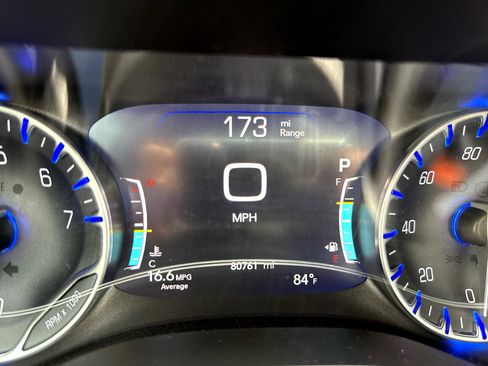 Used 2018 Chrysler Pacifica Touring-L Plus w/ Tire & Wheel Group image 18