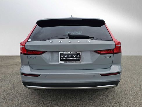 Certified 2025 Volvo V60 B5 Cross Country Plus image 4