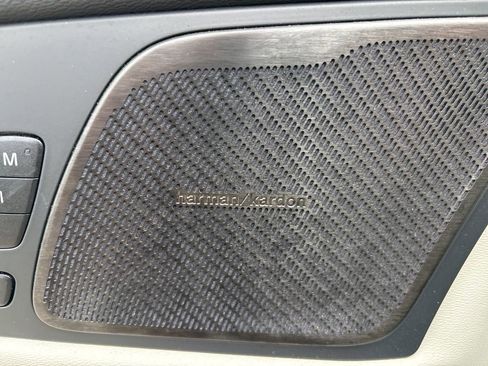 Used 2023 Volvo XC60 B5 Plus image 16