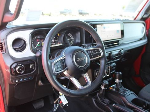 Used 2024 Jeep Wrangler Unlimited Sahara AWD/4WD image 13