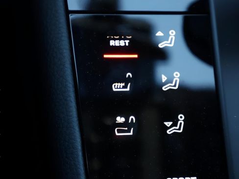 New 2026 Porsche Macan image 25