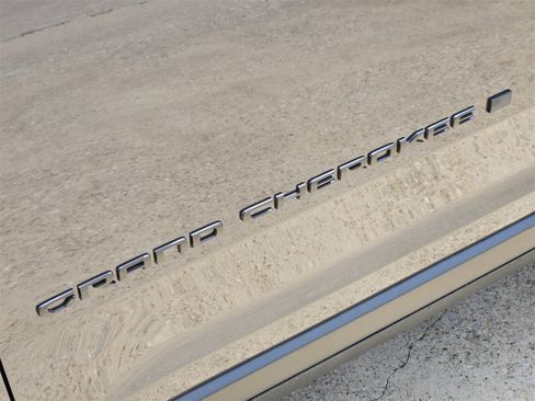 New 2025 Jeep Grand Cherokee L Altitude image 11