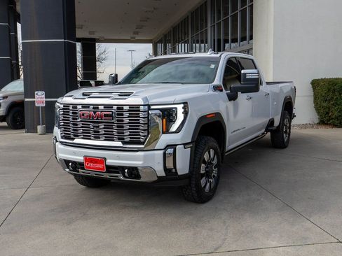 Used 2024 GMC Sierra 3500 Denali w/ Denali Reserve Package AWD/4WD image 3
