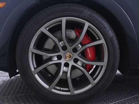 Certified 2023 Porsche Cayenne GTS AWD/4WD image 11