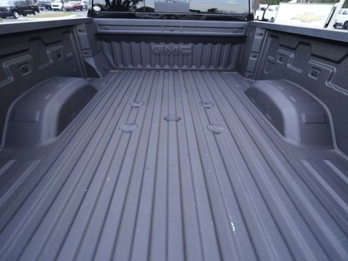 Used 2025 GMC Sierra 2500 AT4X image 46