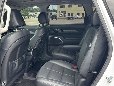 Used 2023 Kia Telluride EX w/ EX Captain's Chair Package FWD image 8