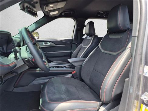 Used 2025 Ford Explorer ST AWD/4WD image 15