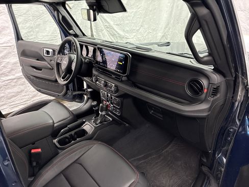 Used 2025 Jeep Wrangler Unlimited Rubicon AWD/4WD image 15