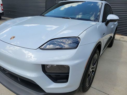 New 2026 Porsche Macan 4 Electric image 9