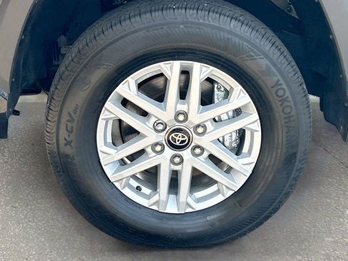 Used 2025 Toyota Tundra SR5 AWD/4WD image 40