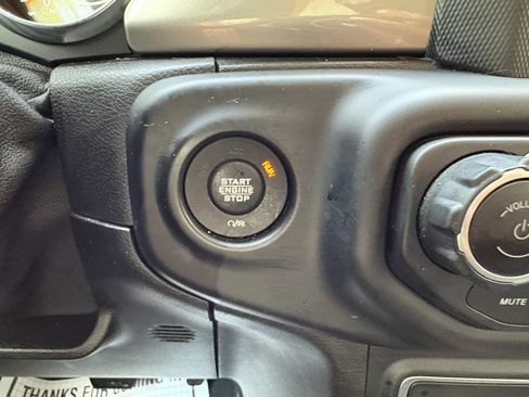 Used 2019 Jeep Wrangler Unlimited Sahara w/ LED Lighting Group AWD/4WD image 38