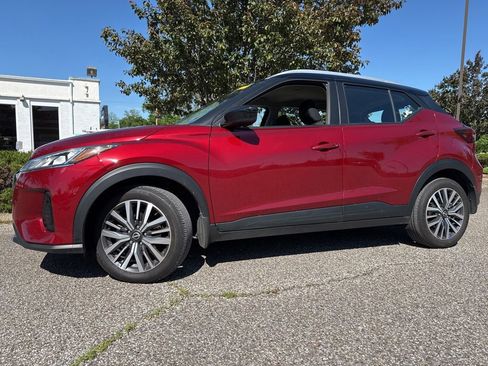 Used 2024 Nissan Kicks SV FWD image 15