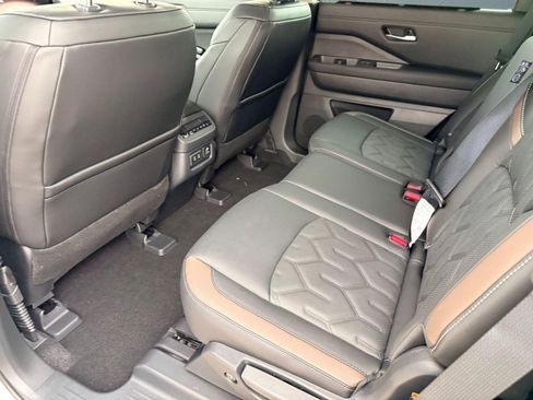New 2026 Nissan Pathfinder Platinum image 22