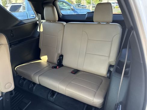 Used 2023 Chevrolet Traverse Premier AWD/4WD image 12