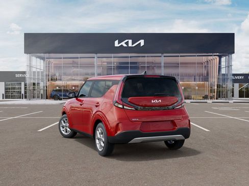 Used 2025 Kia Soul LX w/ LX Technology Package FWD image 4