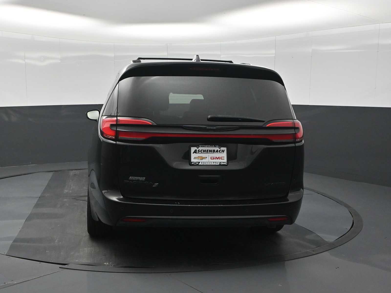 Used 2025 Chrysler Pacifica Limited FWD image 7