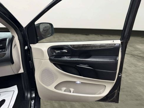 Used 2016 Dodge Grand Caravan American Value Package FWD image 18
