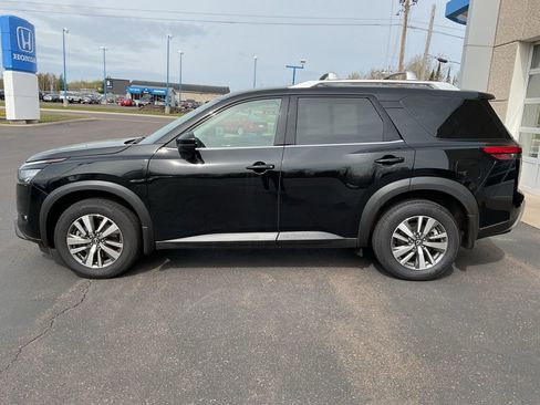 Used 2025 Nissan Pathfinder SL AWD/4WD image 8