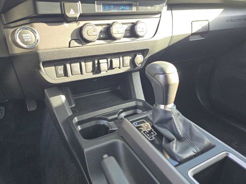 Certified 2022 Toyota Tacoma TRD Sport image 30