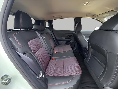 New 2026 Nissan Kicks SR image 9