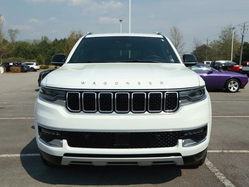 Used 2024 Jeep Wagoneer L Series II RWD image 2
