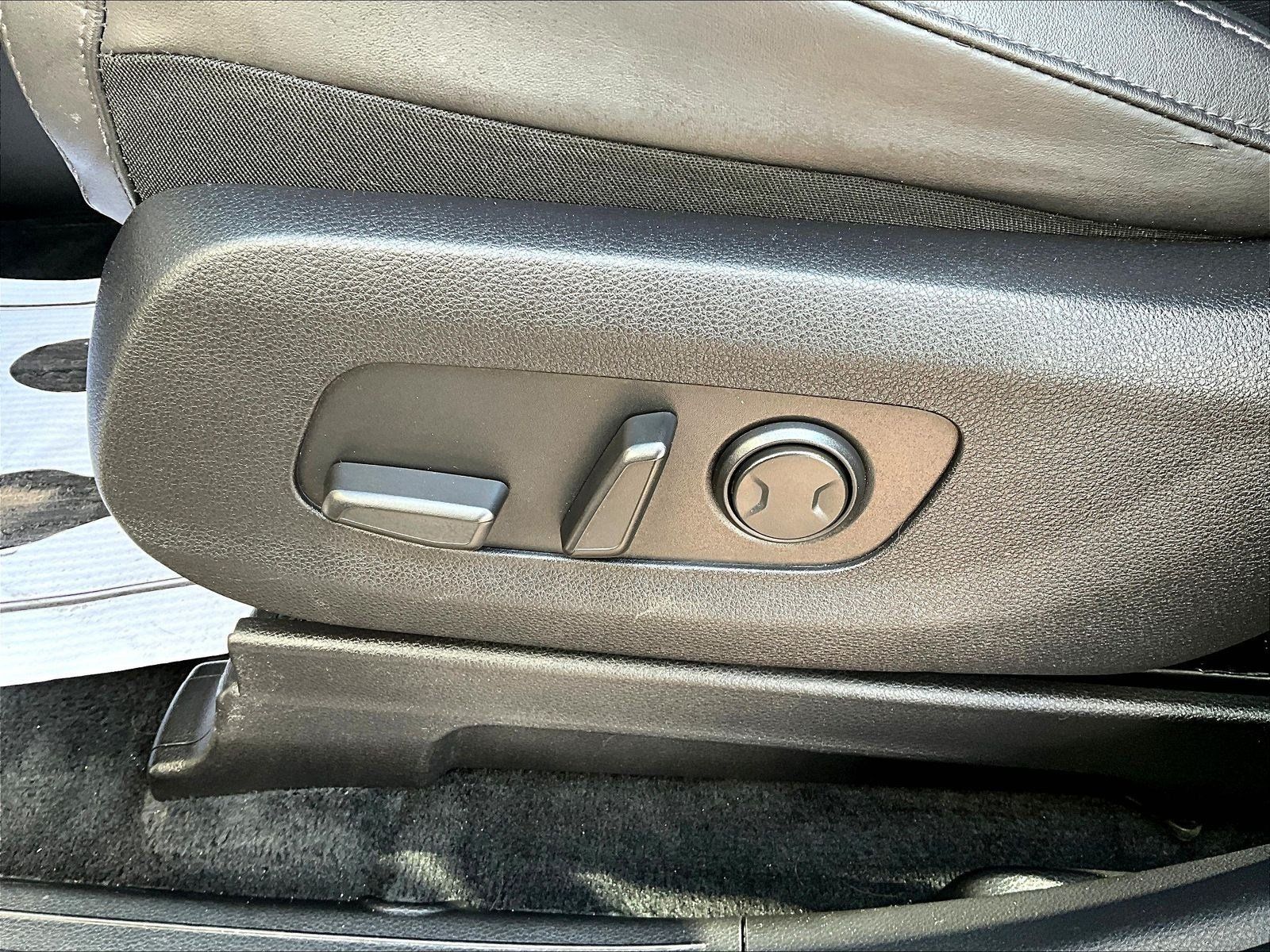 Used 2022 Kia Carnival LX FWD image 36