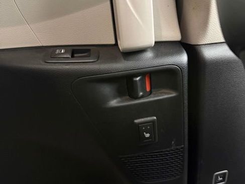 Used 2022 Chrysler Pacifica Limited FWD image 51