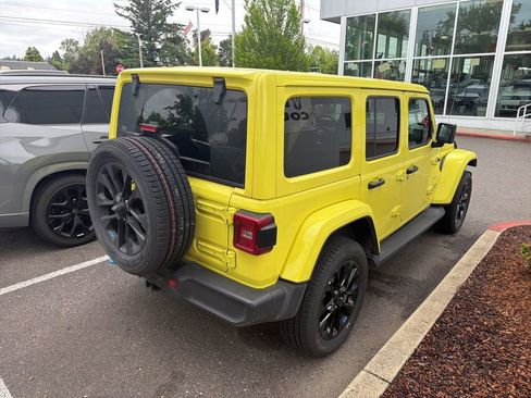 Used 2023 Jeep Wrangler Unlimited Sahara w/ Cold Weather Group AWD/4WD image 4
