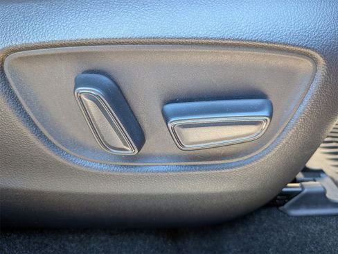 Used 2021 Toyota Venza XLE image 39