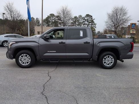 Used 2022 Toyota Tundra SR5 w/ Convenience Package image 6