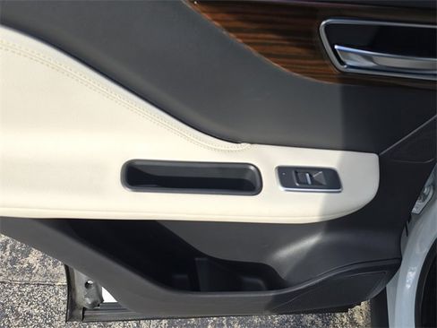 Used 2017 Jaguar F-PACE Prestige image 11